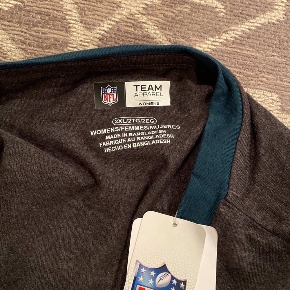Nfl Philadelphia Eagles Women's Roundabout Short Sleeve Tshirt nwt - Picture 5 of 8